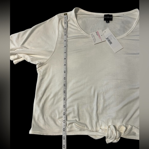 PSK Collective Women’s size 1x White Tie-Front Top / Cropped new with tags - Picture 5 of 8